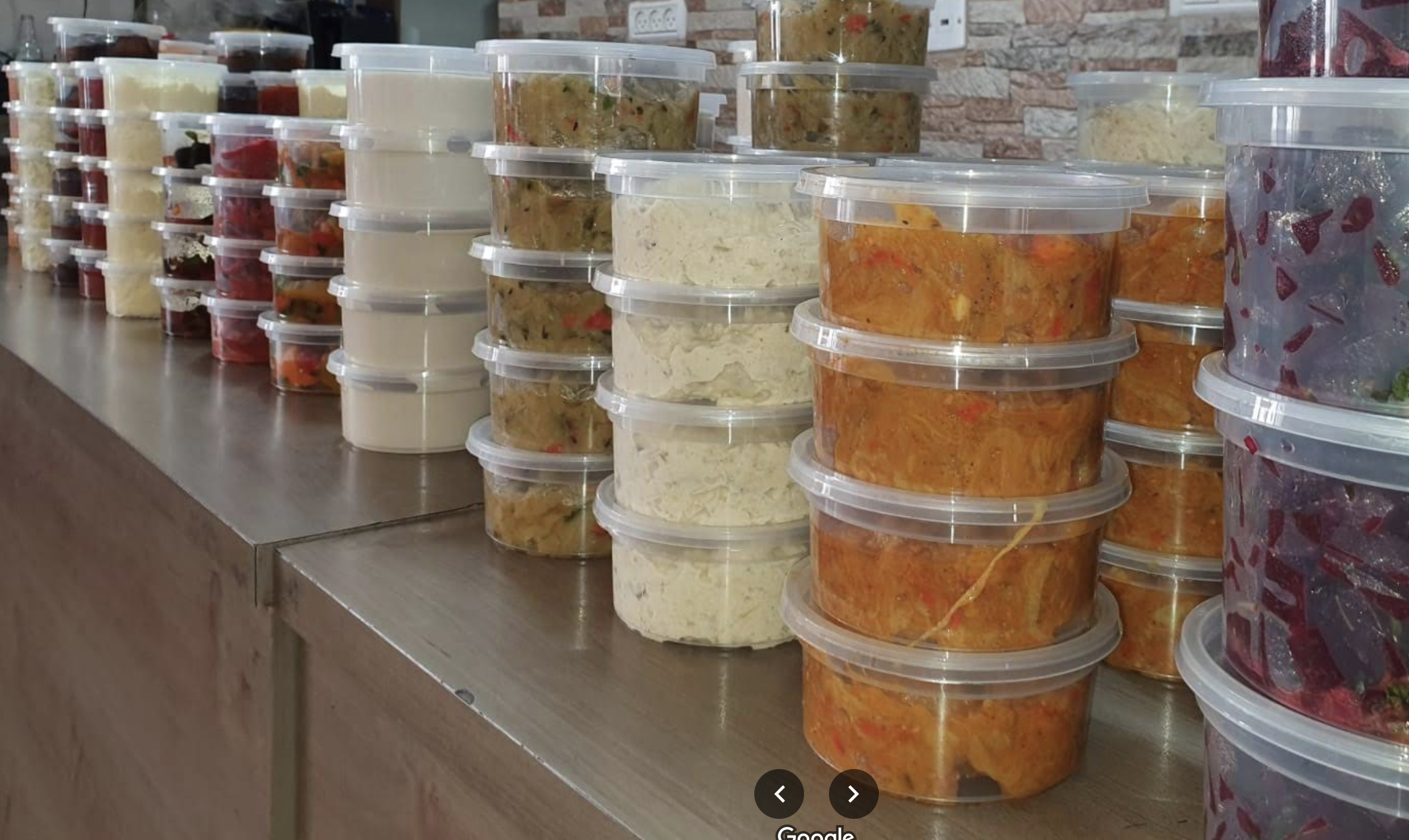 סלטים ארוזים בקופסאות